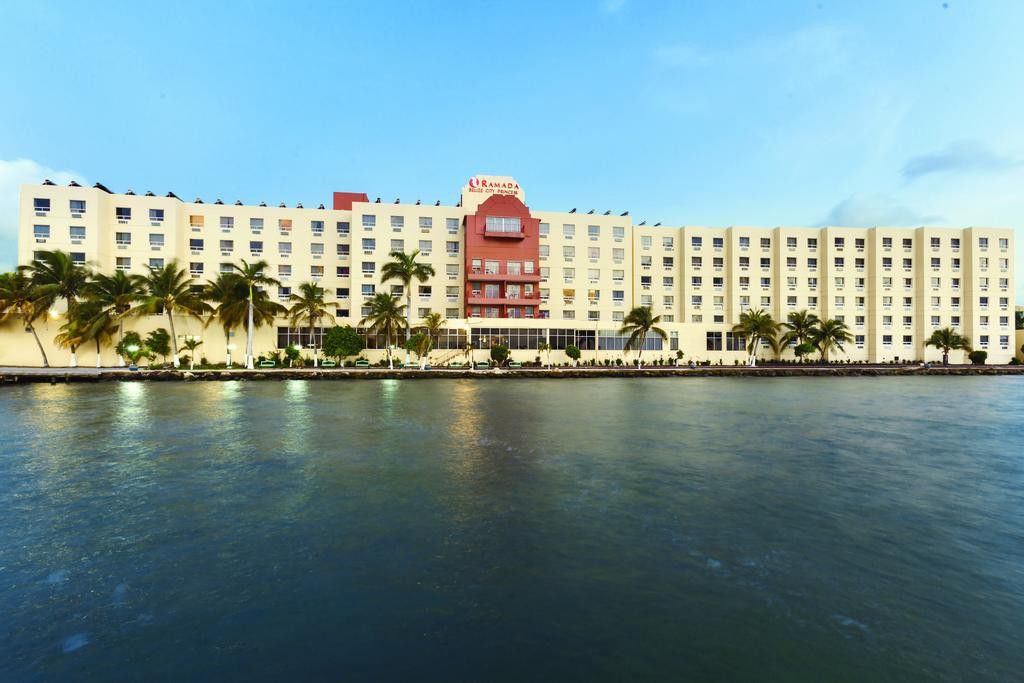 Ramada By Wyndham Princess Белиз Сити Екстериор снимка